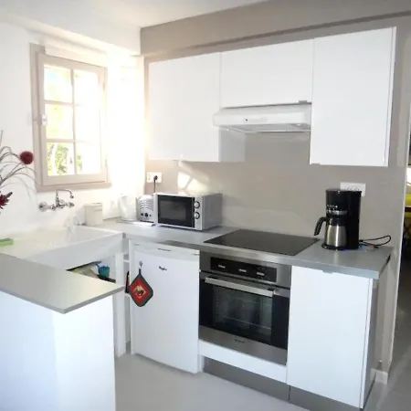 With One Bedroom In Raphael With Enclosed Garden And Wifi 900 M From The Beach Apartment Saint-Raphael (Var)