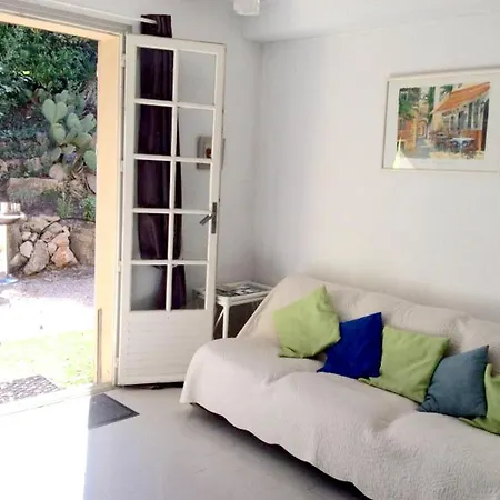 With One Bedroom In Raphael With Enclosed Garden And Wifi 900 M From The Beach Apartamento *